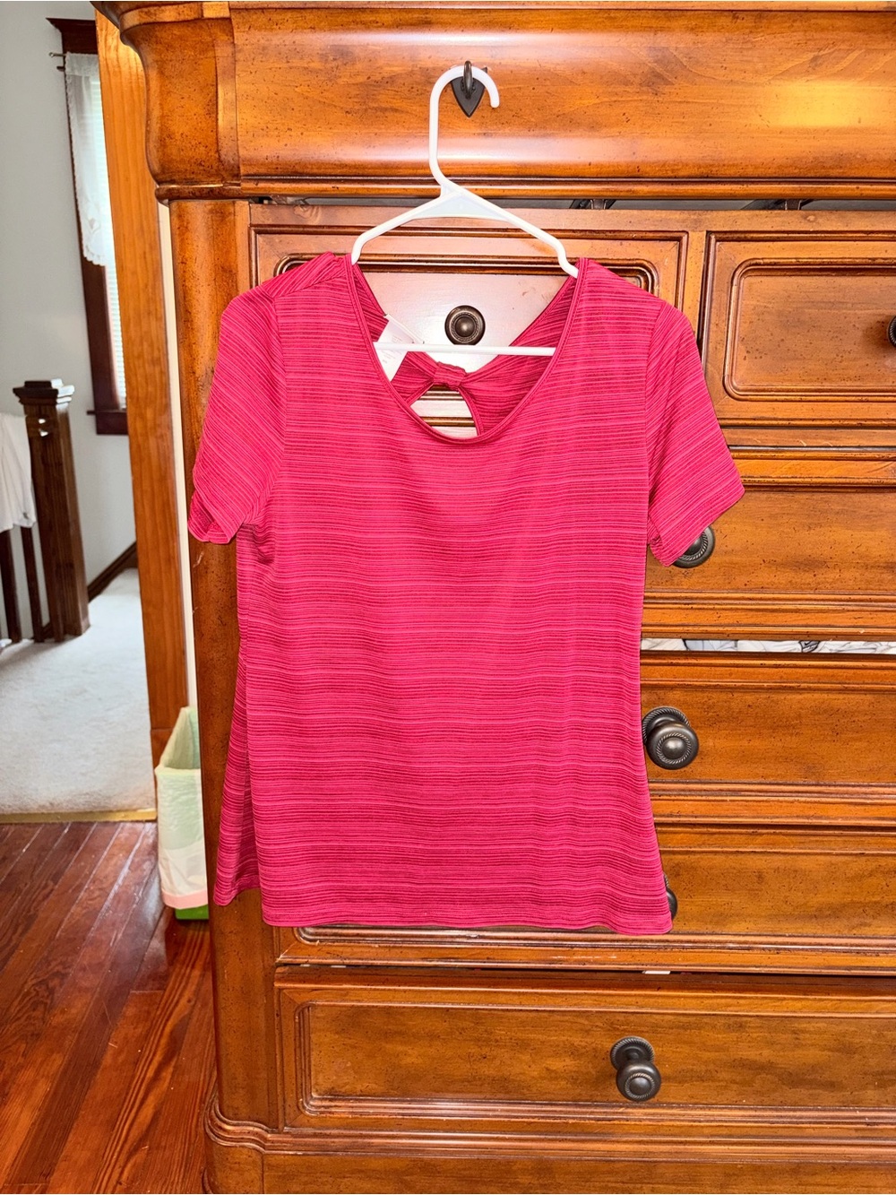Jaclyn Smith Pink Textured Keyhole Back Short Sleeve Top Size Medium - Picture 1 of 6